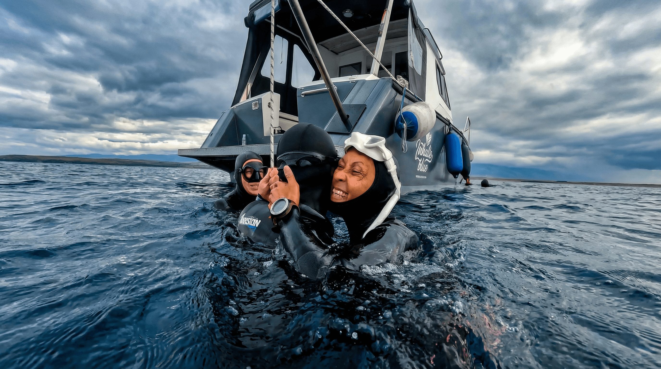 Inhale Blue team diving together